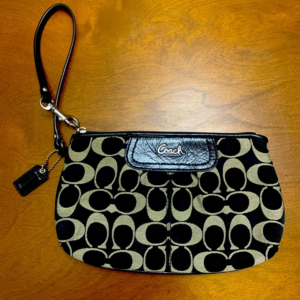 Coach Signature Cs Black/Gold Clutch